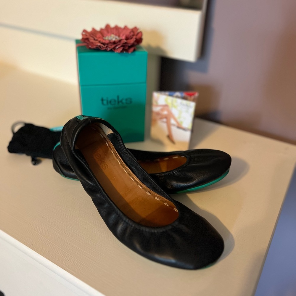 Tieks Matte Black Flats Sz 7
